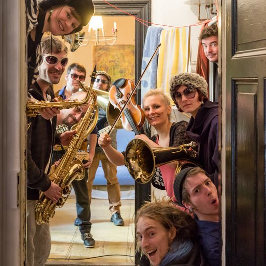 Bautzner Tor | Konzert: WEIHNACHTSKONZERT & TANZVERGNÜGEN mit Seau Volant